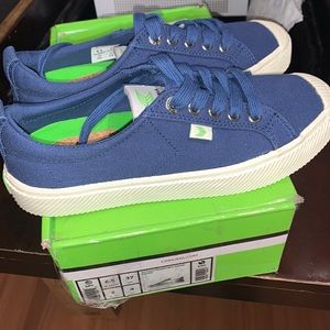 cariuma womens low shadow blue canvas sneakers size 6.5